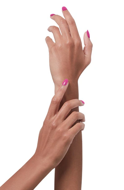 Gucci Glossy Nail Polish 402 Valentine Fuchsia 0.33 oz / 10 G In 402 Vantine Fuschia