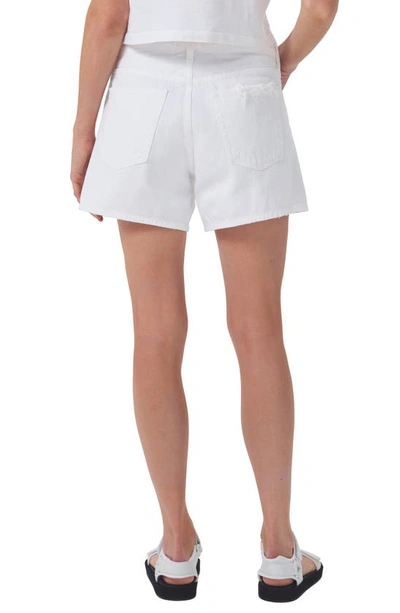 Shop Agolde Parker Long Relaxed Organic Cotton Denim Shorts In Dough