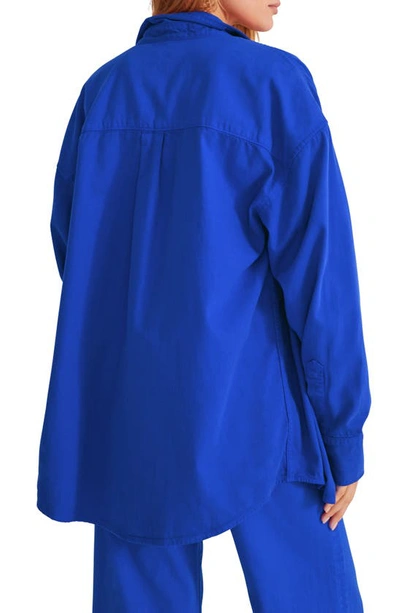 Shop Favorite Daughter The Ex-boyfriend Cotton Blend Button-up Shirt In Electric Blue