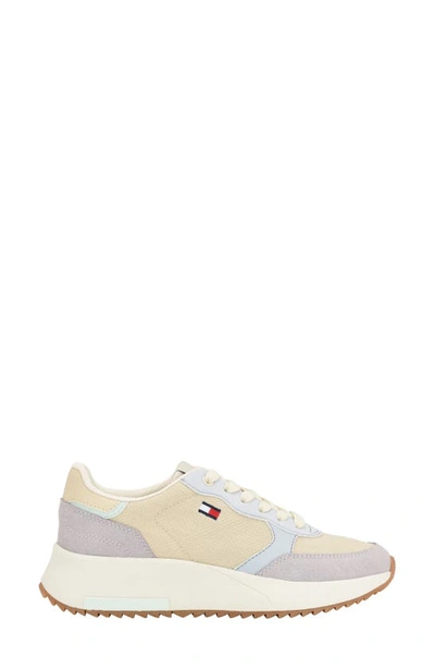 Tommy Hilfiger Zidya Sneaker In Medium Natural 101