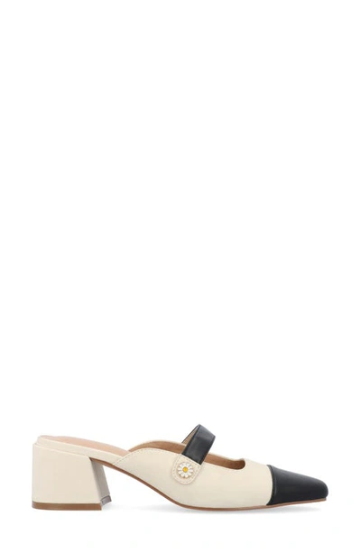 Journee Collection Dalla Pump In Cream