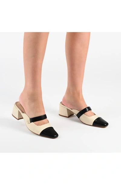Journee Collection Dalla Pump In Cream