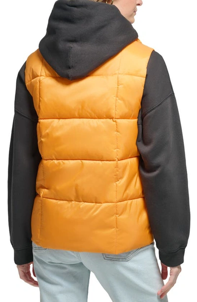 Levi's Box Quilt Puffer Vest In Apricot