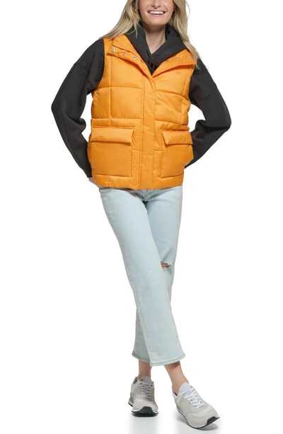 Levi's Box Quilt Puffer Vest In Apricot