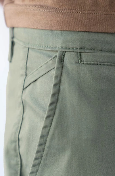 Devil-dog Dungarees 7-inch Performance Stretch Chino Shorts In Sea Spray