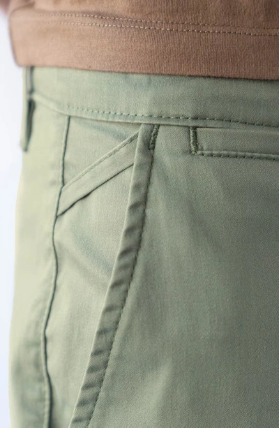 Devil-dog Dungarees 7-inch Performance Stretch Chino Shorts In Sea Spray