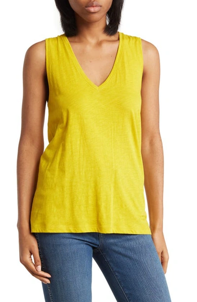 Shop Madewell V-neck Cotton Tank In Gilded Chartreuse
