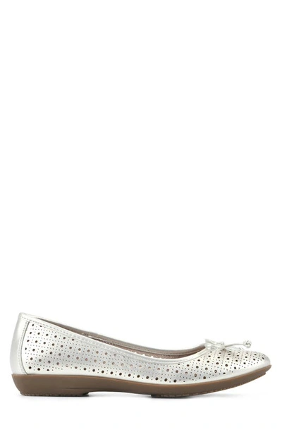 Cliffs By White Mountain Cheryl Ballet Flat In Platino Metallic Smooth
