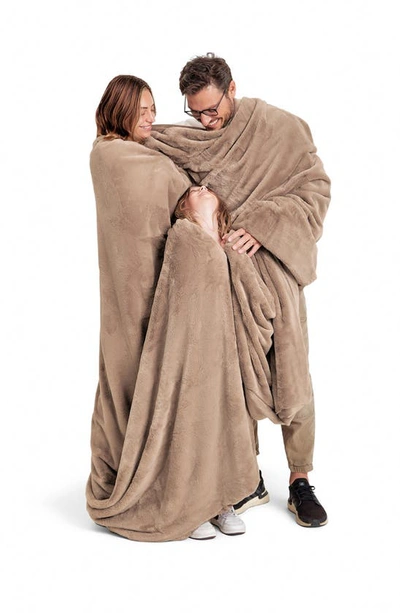 Unhide Lil Marsh Family Faux Fur Blanket In Mocha Shar-pei