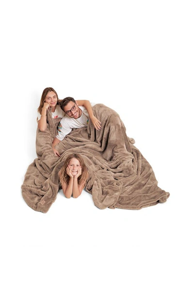 Unhide Lil Marsh Family Faux Fur Blanket In Mocha Shar-pei