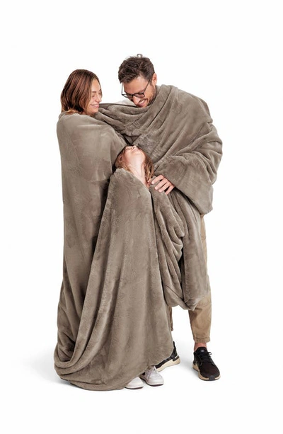 Unhide Lil Marsh Family Faux Fur Blanket In Taupe Ducky