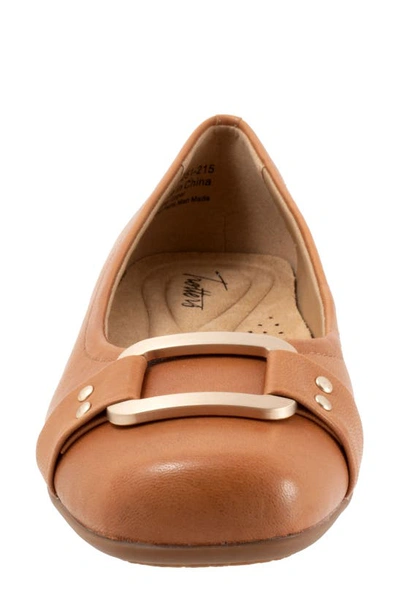 Trotters Extra Wide Width Sizzle Flat In Brown