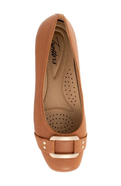 Trotters Extra Wide Width Sizzle Flat In Brown