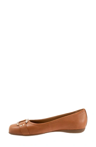 Trotters Extra Wide Width Sizzle Flat In Brown