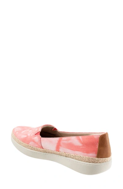 Trotters Accent Slip-on In Coral Multi