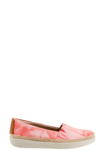 Trotters Accent Slip-on In Coral Multi