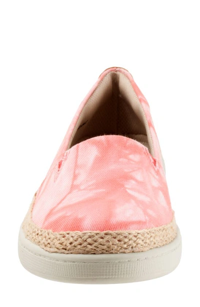 Trotters Accent Slip-on In Coral Multi