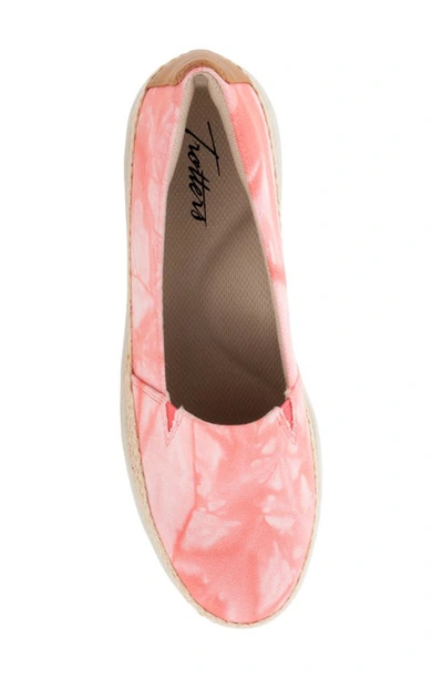 Trotters Accent Slip-on In Coral Multi