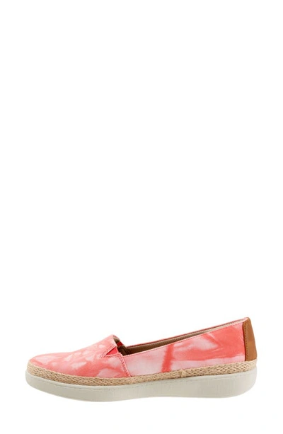 Trotters Accent Slip-on In Coral Multi
