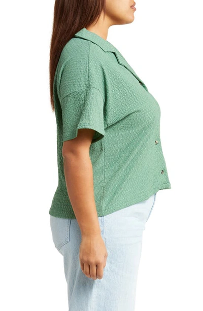 Shop Madewell Crinkle Knit Button-up Top In Trellis Green