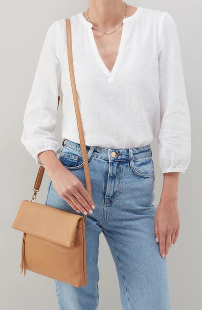 Hobo Draft Leather Crossbody Bag In Sandstorm
