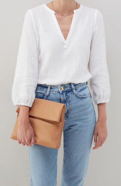 Hobo Draft Leather Crossbody Bag In Sandstorm