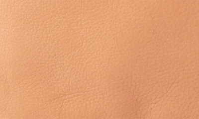 Hobo Pier Leather Tote In Sandstorm