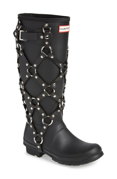 Shop Noir Kei Ninomiya X Hunter Original Tall Studded Harness Waterproof Rain Boot In Black