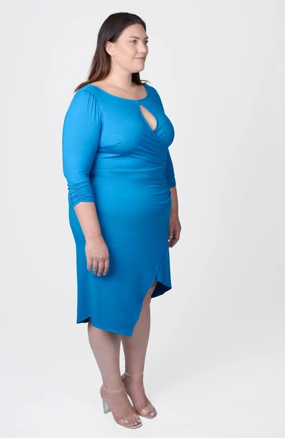 Mayes Nyc Lina Keyhole Ruched Faux Wrap Dress In Blue