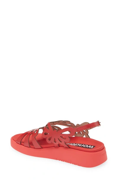 Shop Wonders Platform Slingback Sandal In Lack Rojo