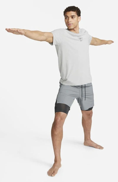 Nike Men's Unlimited Dri-fit 7" 2-in-1 Versatile Shorts In Dark Smoke Grey/ Black