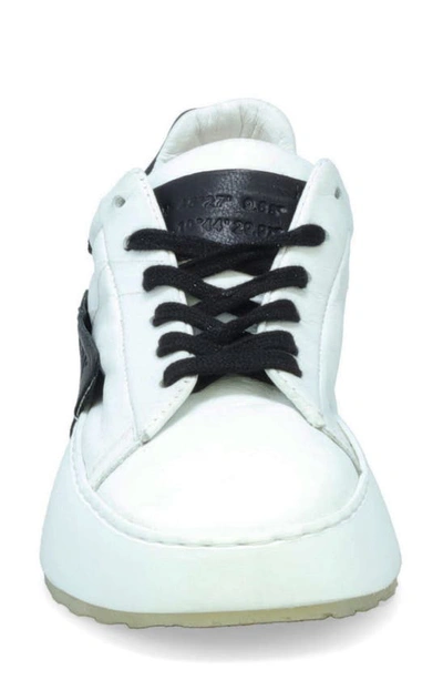 Shop As98 Hannie Sneaker In White-black