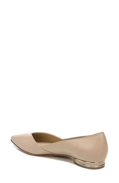 Naturalizer Havana Womens Pointed Toe Flats In Creme Brulee