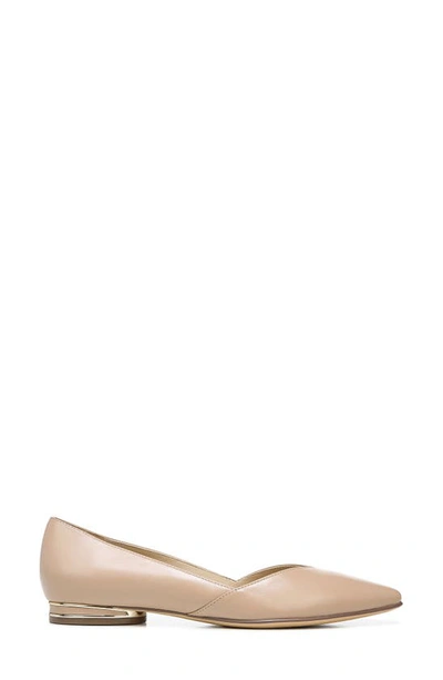 Naturalizer Havana Womens Pointed Toe Flats In Creme Brulee