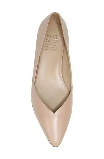 Naturalizer Havana Womens Pointed Toe Flats In Creme Brulee