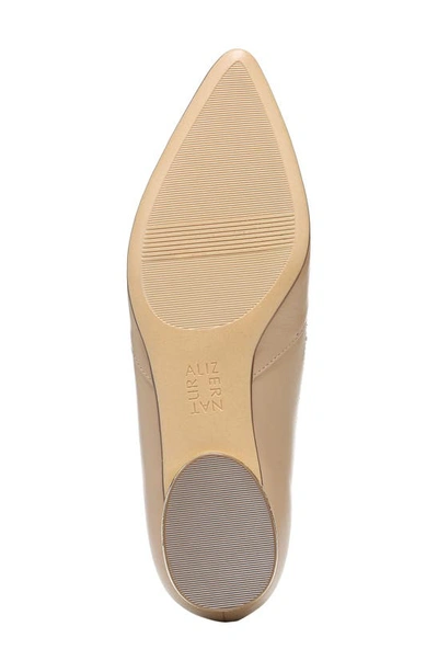 Naturalizer Havana Womens Pointed Toe Flats In Creme Brulee