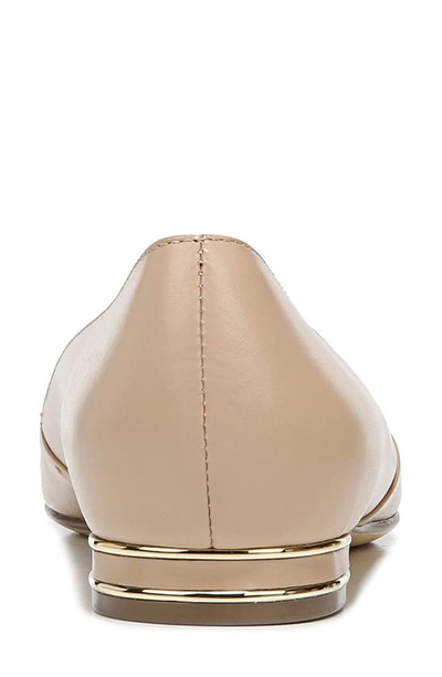 Naturalizer Havana Womens Pointed Toe Flats In Creme Brulee