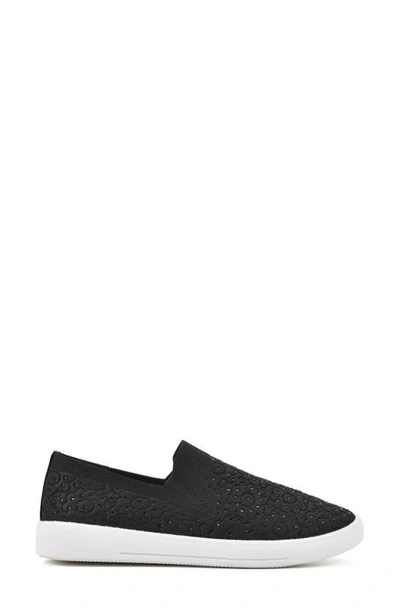 White Mountain Footwear Unit Knit Slip-on Sneaker In Black/ Fabric