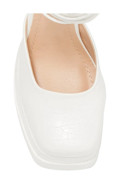 Chase & Chloe Wolfe 2 Croc Embossed Platform Pump In White Croc