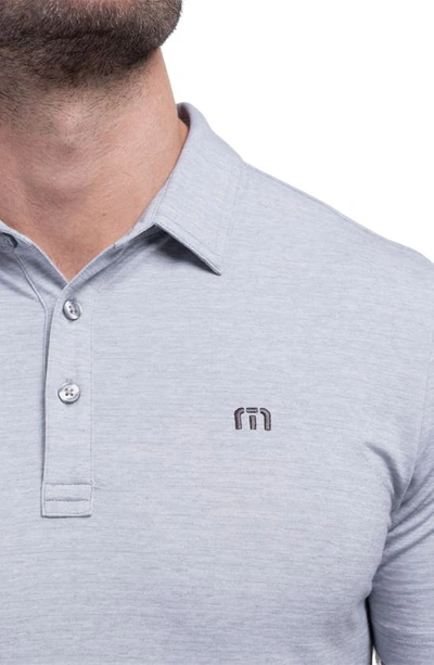 Travismathew The Heater Solid Short Sleeve Performance Polo In Heather Microchip