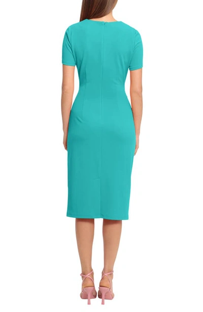 Maggy London Ruched Short Sleeve Midi Dress In Spectra Green
