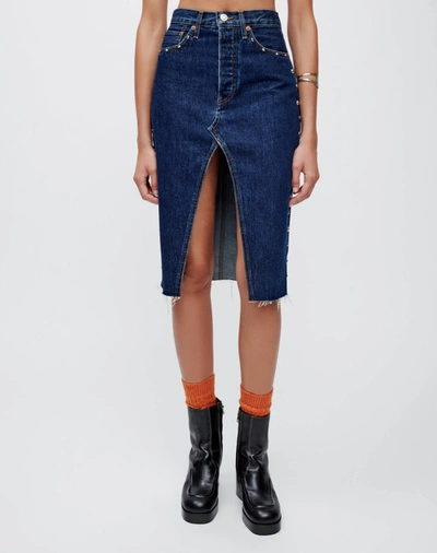 Shop Re/done Midi Denim Skirt In Heritage Rinse Stud