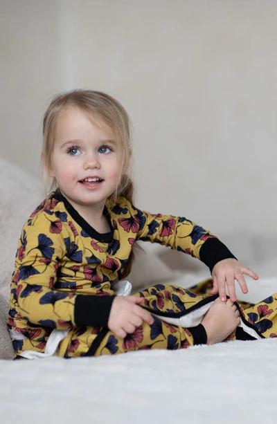 Shop Peregrinewear Peregrine Kidswear Ginkgo Leaf Fitted Two-piece Pajamas In Yellow