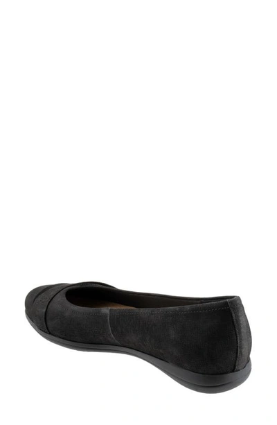 Trotters Danni Leather & Suede Flat In Black Nubuck