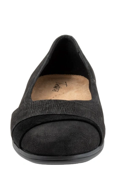 Trotters Danni Leather & Suede Flat In Black Nubuck