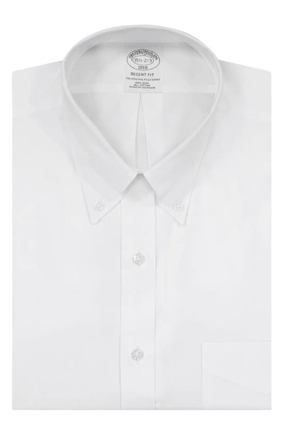 Shop Brooks Brothers Non-iron Regent Fit Dress Shirt In Solid Whte