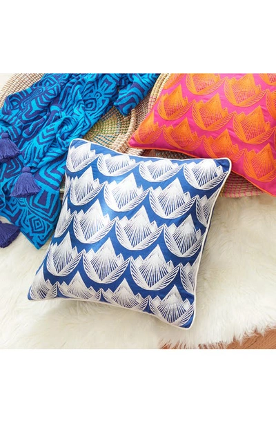 Shop Rochelle Porter Lotus Cotton Accent Pillow In White/ Blue