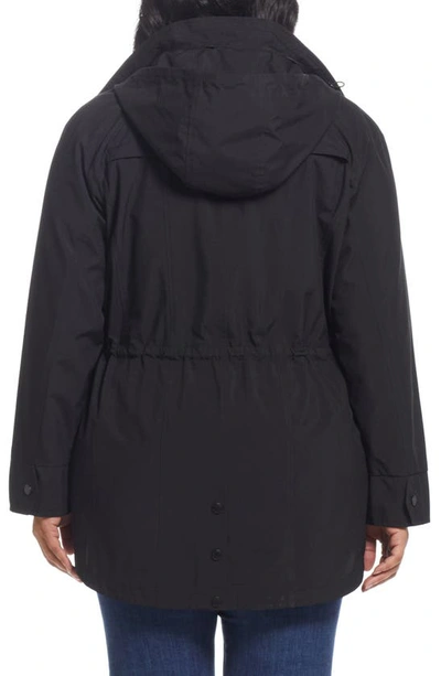 Gallery Packable Water Resistant Jacket In Black