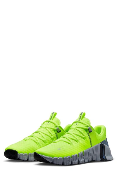 Metcon 5 store yellow black