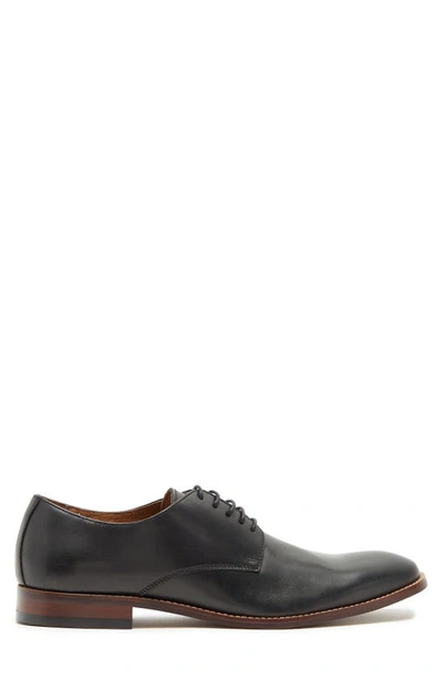 Winthrop Crescent Leather Derby In Black